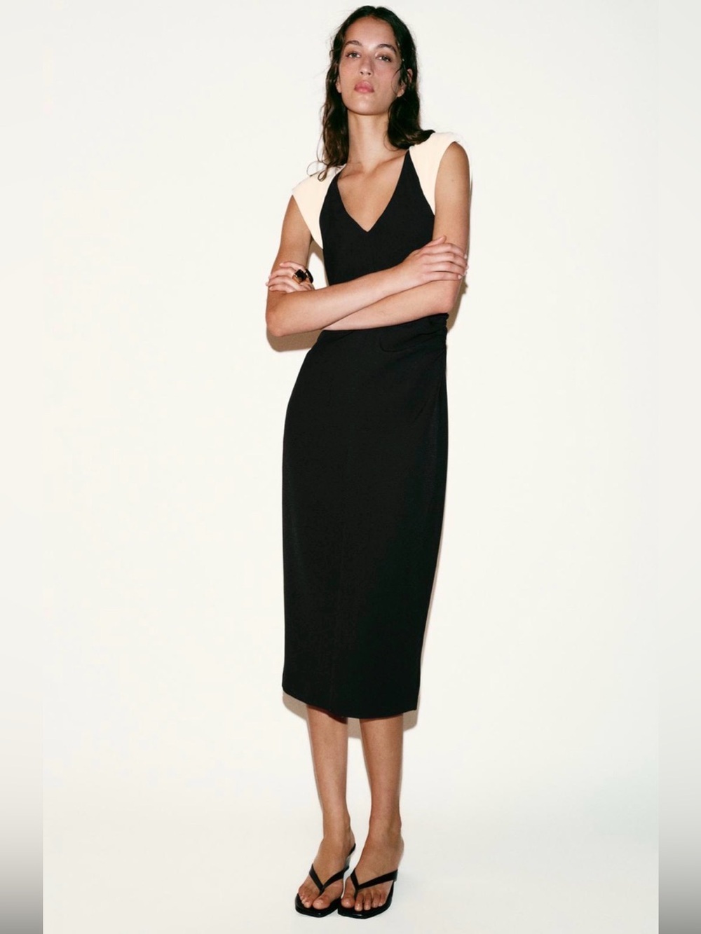 🔥🔥Zara Black and Cream V-Neck Sheath Dress